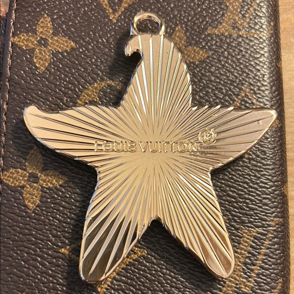 Louis Vuitton star fish pendant - Picture 4 of 7